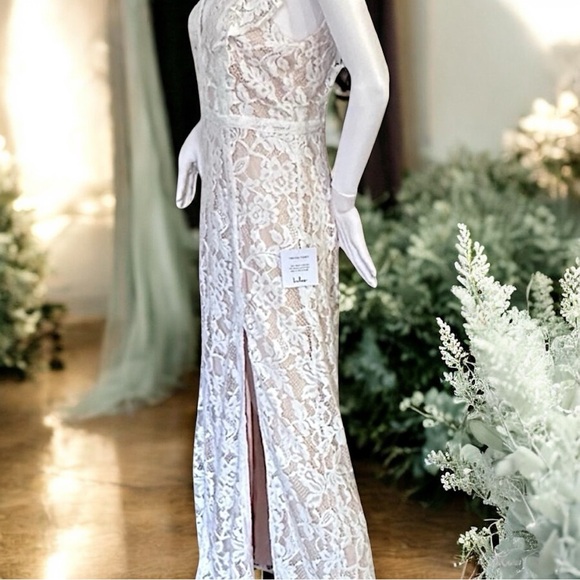 Lulus White Lace Nude Color Lining Formal NWT - Picture 4 of 8